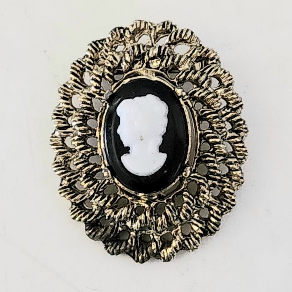 Vintage cameo brooch gold tone metal
